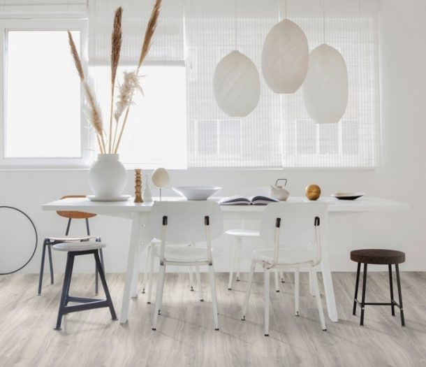 Vloeren – Moduleo – pvc – Lay Red – houtlook – licht grijs – sfeerfoto – eetkamer – vierkant