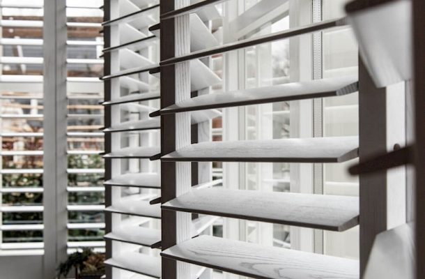 Shutters in verschillende kleuren.