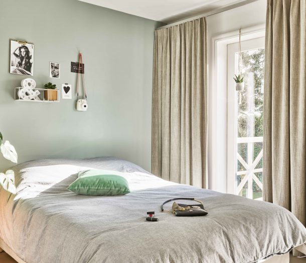 Overgordijnen verduisterend | de Woonspecialist