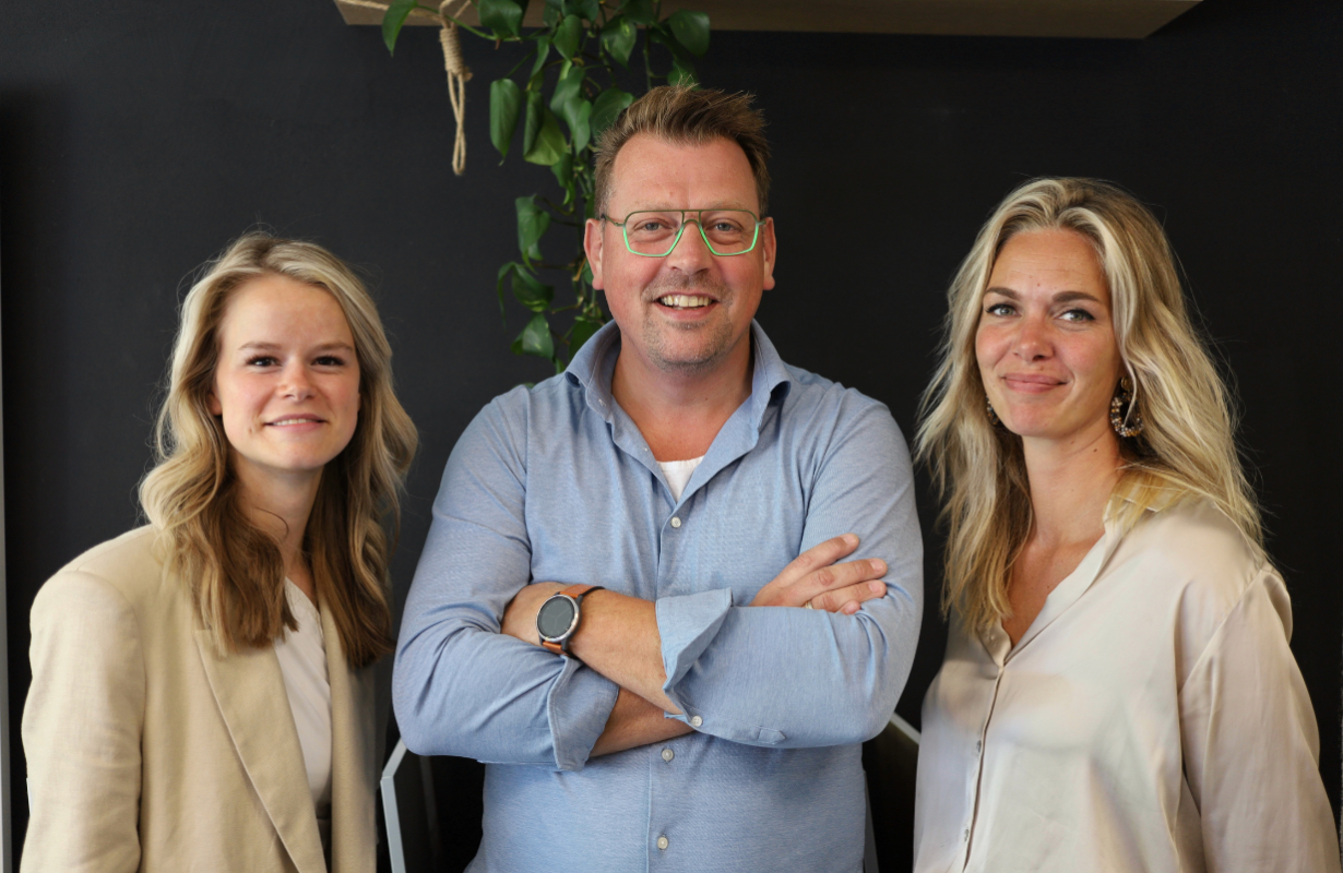 Thuis bij Schokker teamfoto