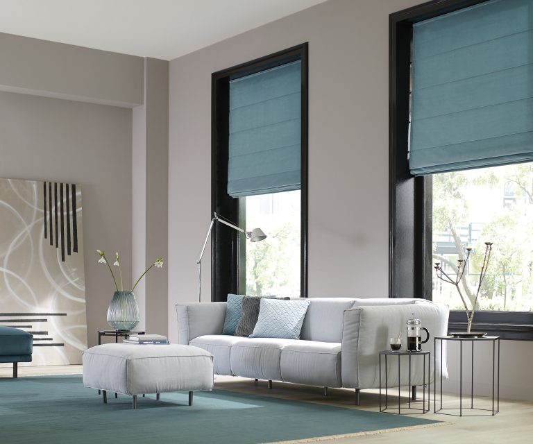 Vouwgordijn – Sunway – blauw – woonkamer – liggend (1)