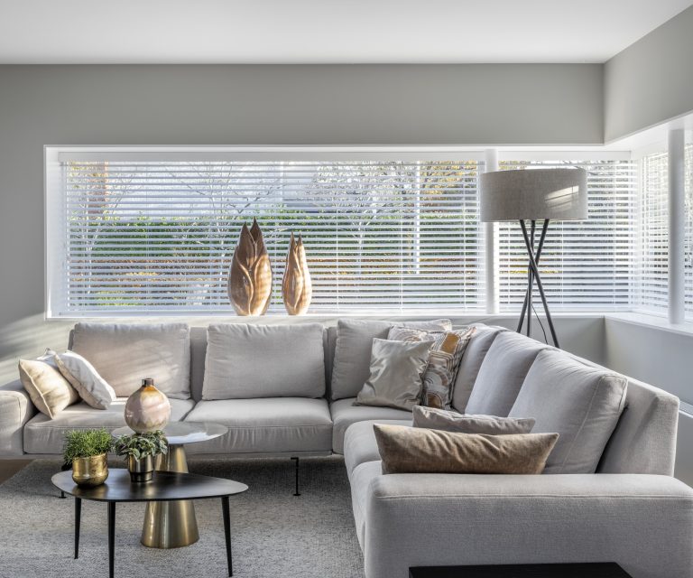 Zonnelux – houten jaloezieen – wit – Woonkamer -liggend (1)