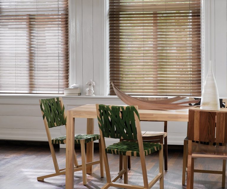 Houten jaloezieën van Luxaflex vind je bij de Woonspecialist