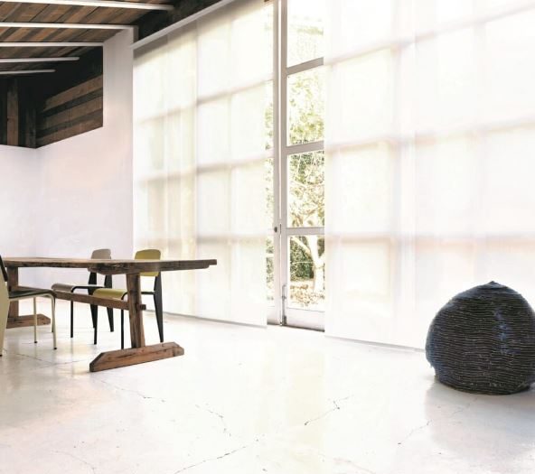 Lichte paneelgordijnen voor elk interieur.