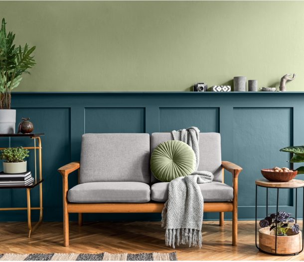 Sigma kleur van het jaar 2022 woonkamer met lambrisering