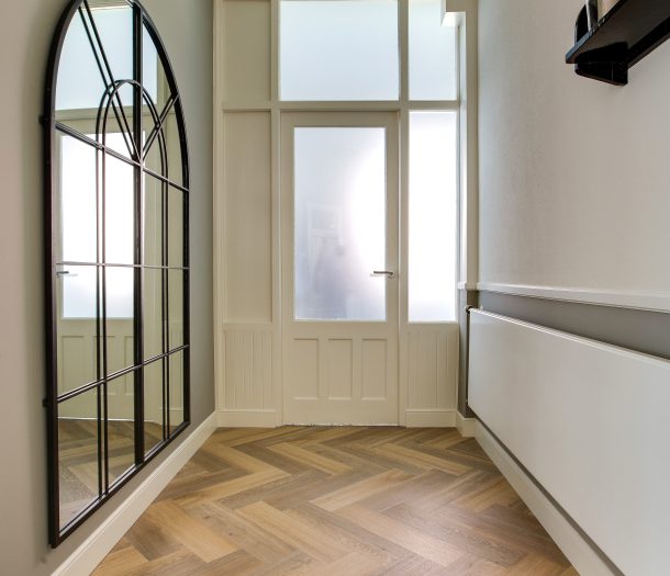 Vloer – pvc – therdex – donker hout – staand – visgraat – houtlook – hal