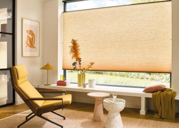 Dupligordijn groot raam woonkamer Luxaflex
