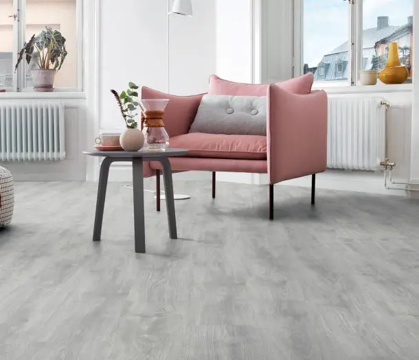Laminaat-grijs-woonkamer_Tarkett_Easy-Line-Stone-Oak_001-610×525
