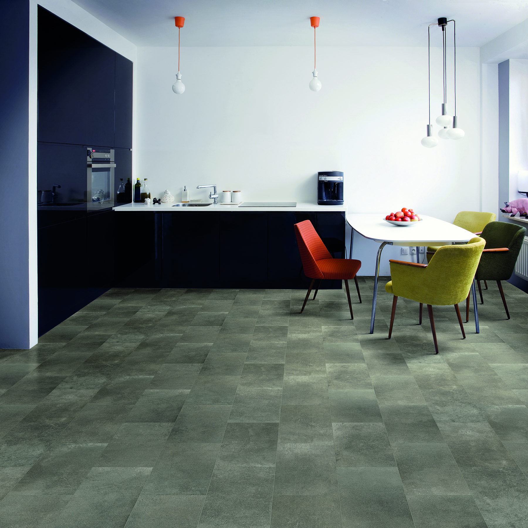 Vloeren – Interfloor- vinyl -Dynamic-Stone- steenlook -tegel dessin – sfeerfoto – keuken – vierkant