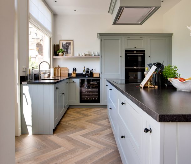 Vloer – pvc – therdex – donker hout – staand – visgraat – houtlook – keuken