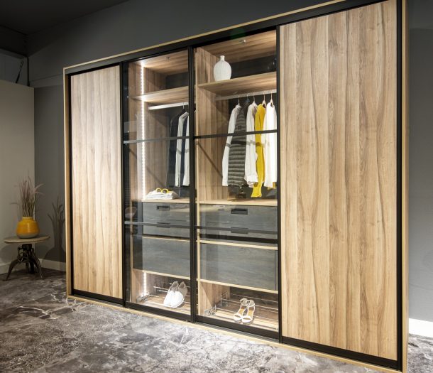 Schuifdeurkast – Allure – showroom – glazen deur – hang – eiken – grijs – liggend (1)