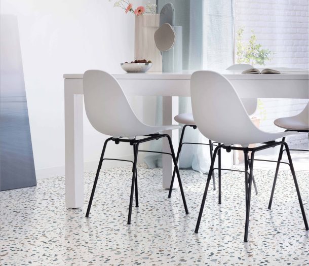 Vloer egaliseren voor pvc – steenlook lichte pvc-vloer van Moduleo_keuken