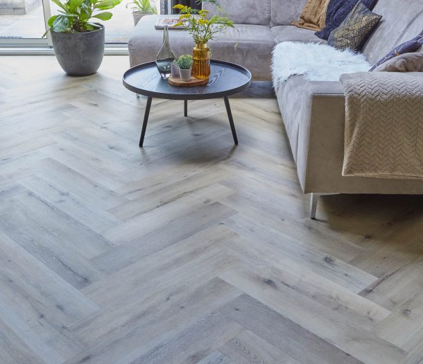 WIJS pvc vloer walvisgraat woonkamer