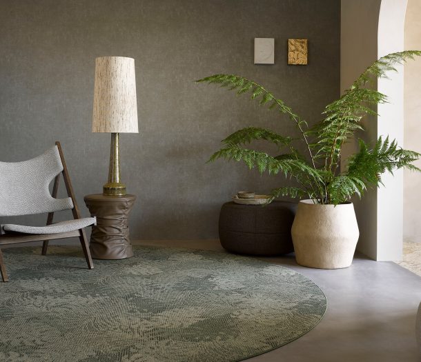 Karpet – Desso – Canvas Botanical – rond vloerkleed – groen – sfeerfoto – zithoek – liggend