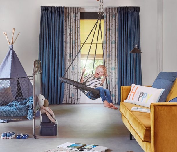 Kinderkamer gordijnen – verduisterend – blauw – A House of Happiness – KIDSPLAY – staand