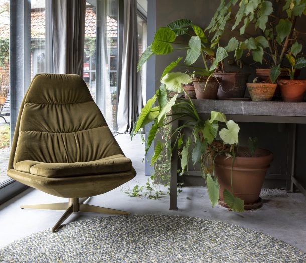 Wollen vloerkleed warme kleuren woonkamer