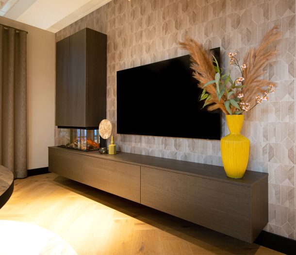 TVkast – Allure – zwevend – donker – bruin – woonkamer – tv – kachel – liggend
