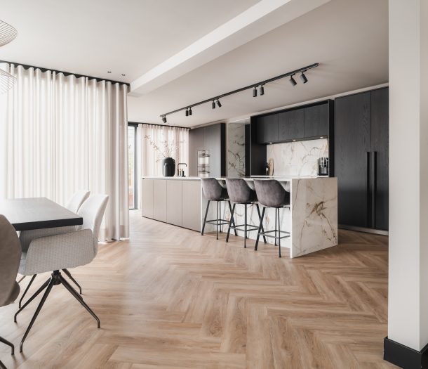 Vloer – pvc – therdex – licht – vierkant – keuken – houtlook – visgraat