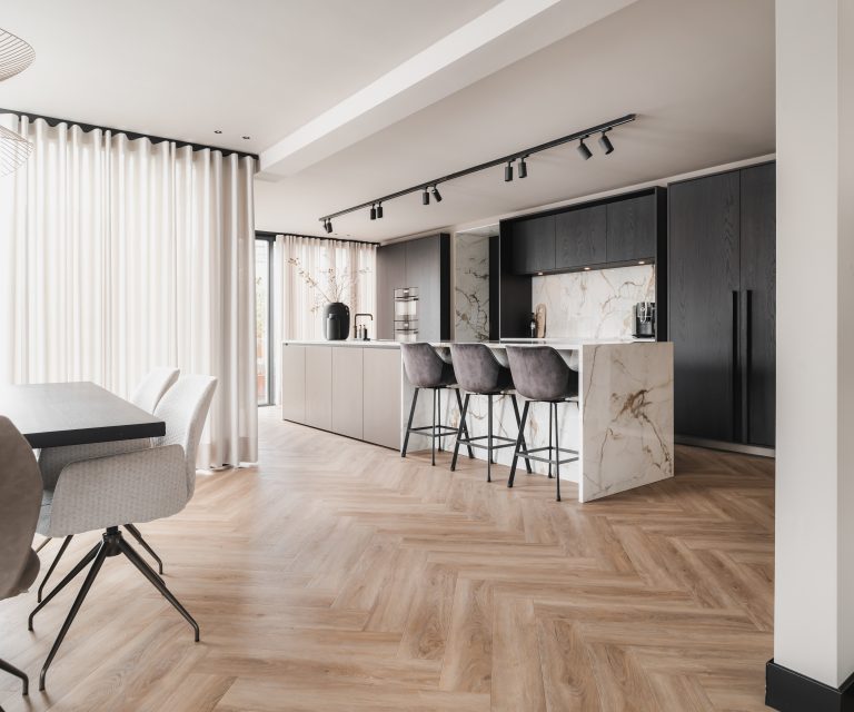 Vloer – pvc – therdex – licht – vierkant – keuken – houtlook – visgraat