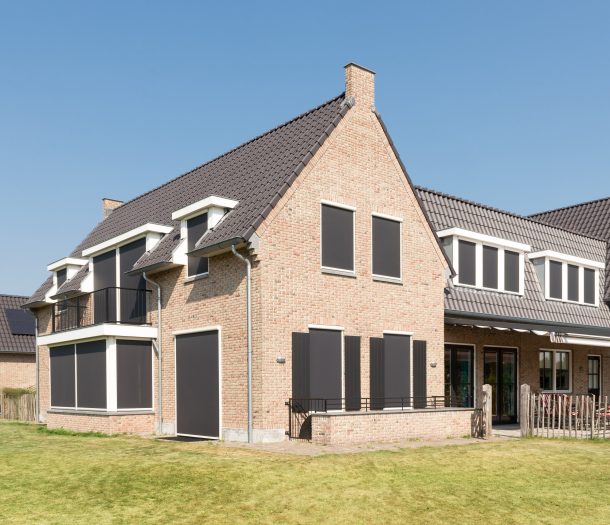 Buitenzonwering – Suncircle – screens – vrijstaand huis – sfeerfoto – liggend