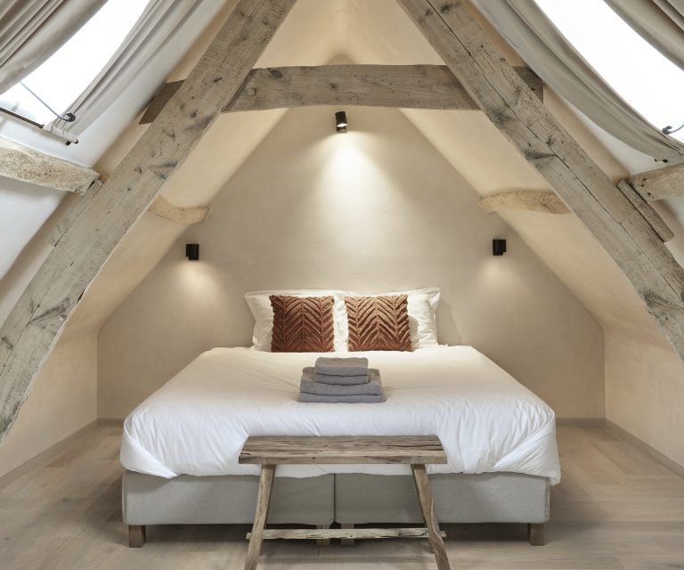 COREtec - pvc - naturals - herrinbone WBE - houtlook - licht - slaapkamer - staand