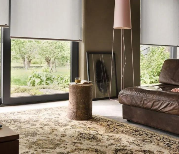 Raamdecoratie in de woonkamer