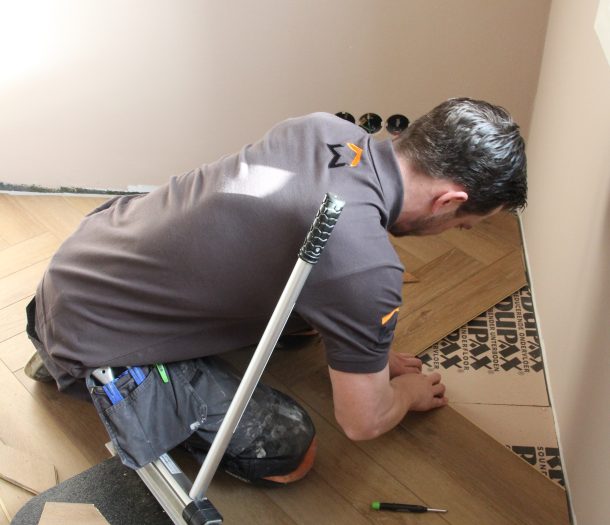 de Woonspecialist – vakmanschap – vloer leggen